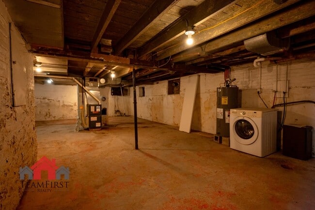 Building Photo - 505 Racine St
