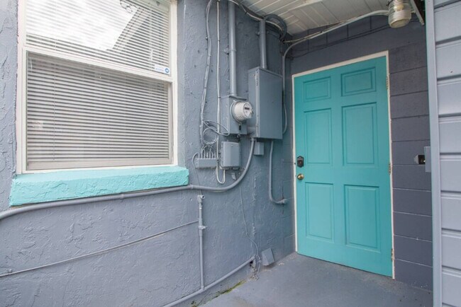 Building Photo - 1735 Grayson Dr