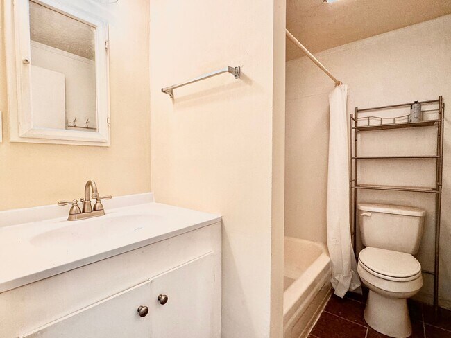 Building Photo - 1502 6th St SE