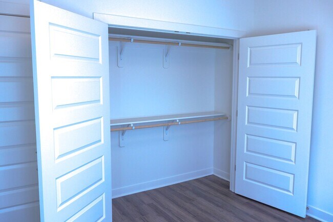 Building Photo - Gorgeous 3 Bedroom 3 Bathroom in Spring Hi...