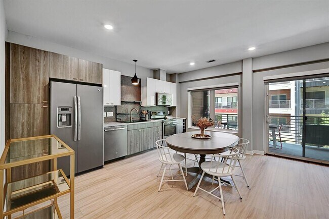 Building Photo - 4361 S Congress Ave