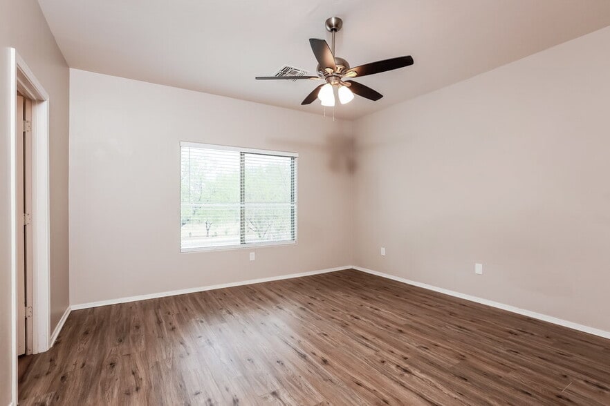 Building Photo - 476 East Placita Rejilla