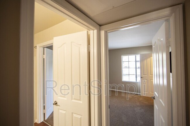 Building Photo - 15024 Avenida Venusto