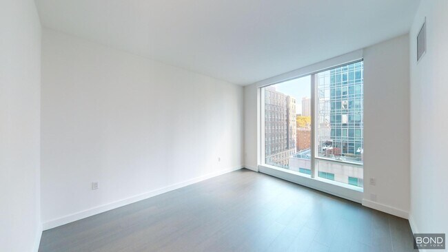 Building Photo - 400 W 61st St