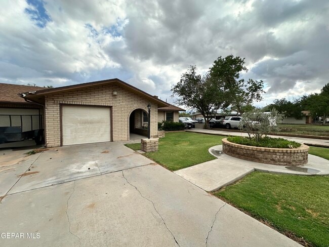 Building Photo - 815 Del Mar Dr