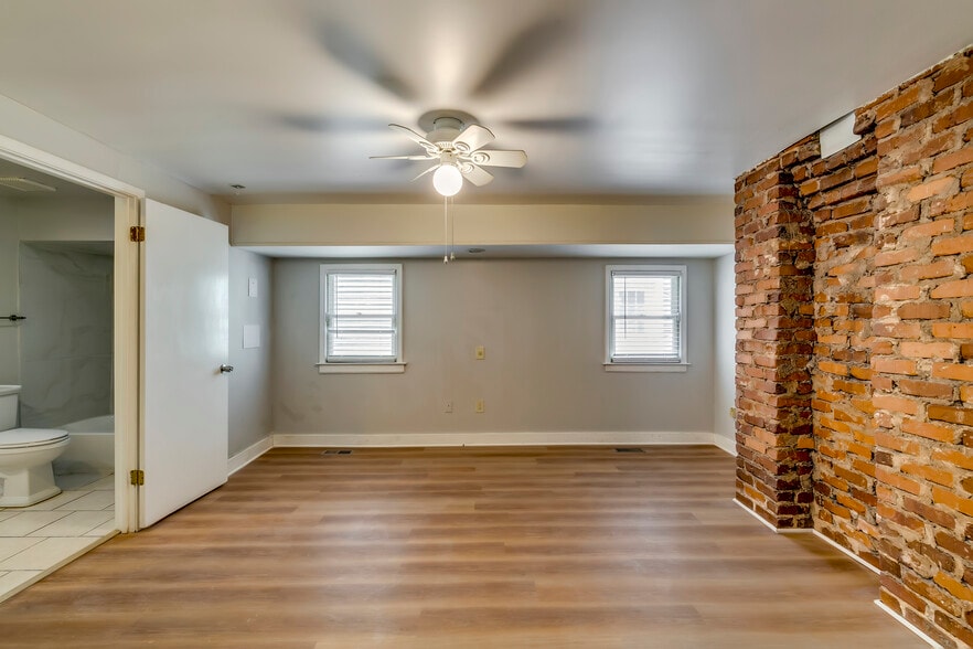 Building Photo - 523 Boulevard SE