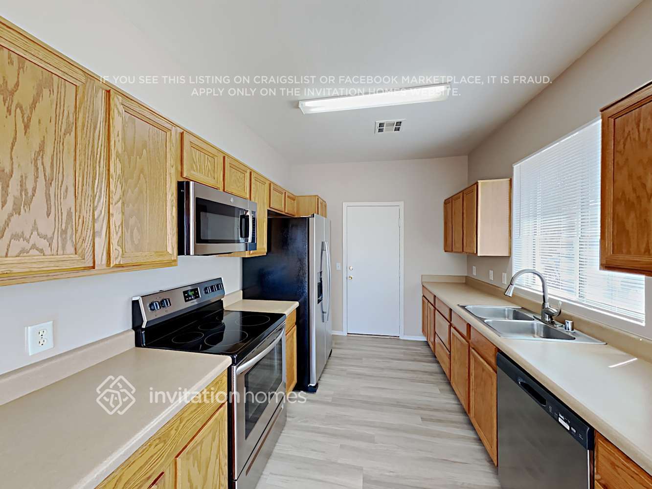 Building Photo - 1204 S 120th Ln