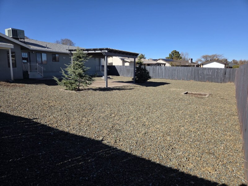 Building Photo - 2751 N Indian Wells Dr