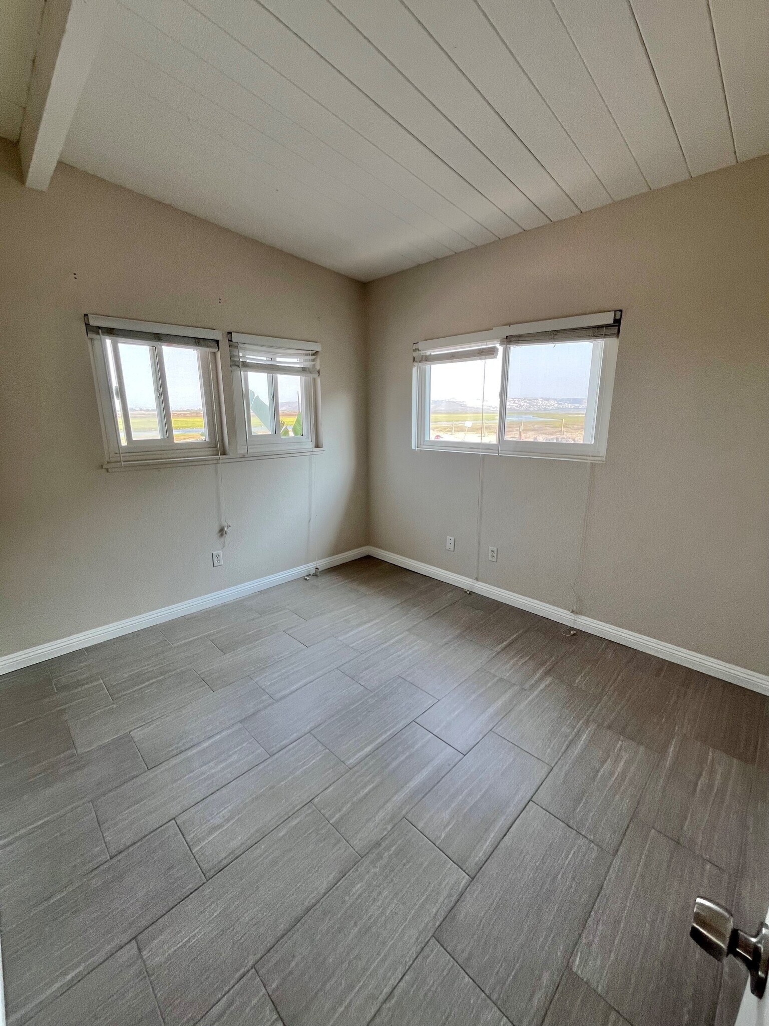 Building Photo - 1680 Seacoast Dr