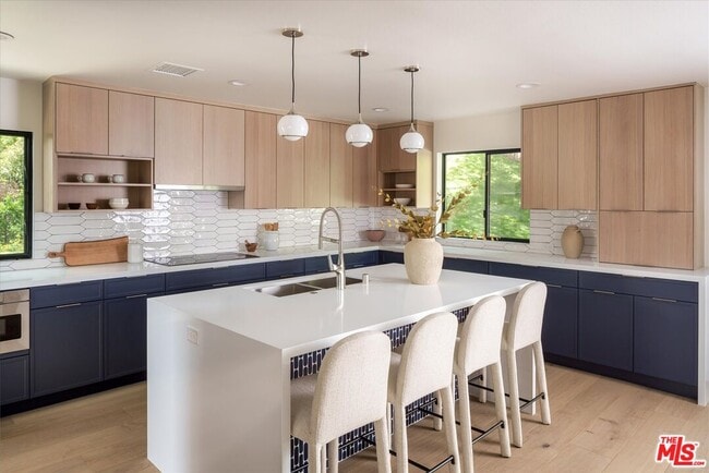 Building Photo - 2313 Banyan Dr