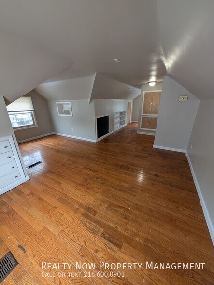 Building Photo - 13604 Oak Park Blvd