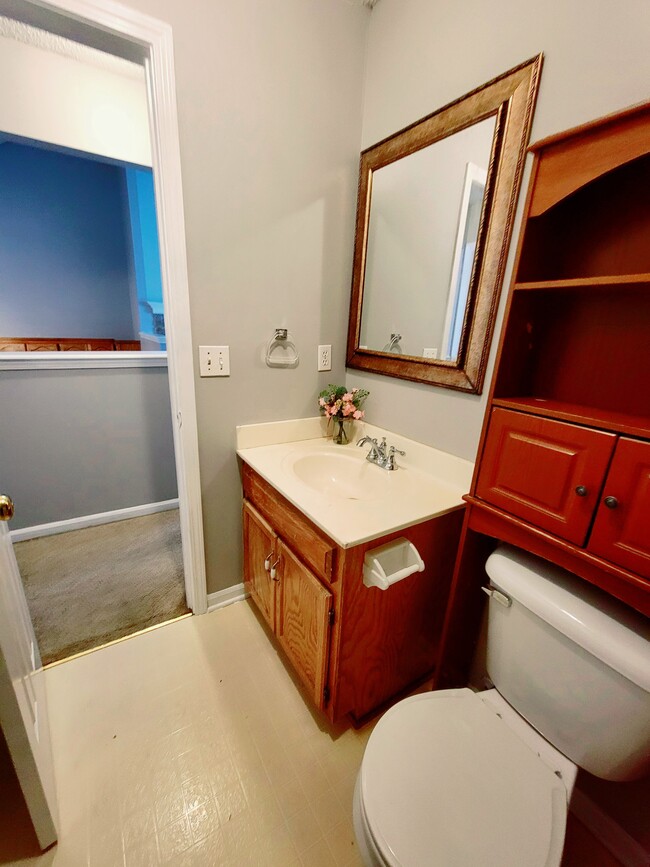 MAIN BATHROOM - 5401 NW 86th Ct