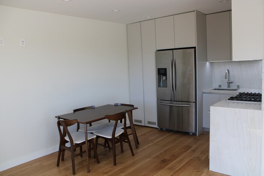 Building Photo - 3529 Greenfield Ave