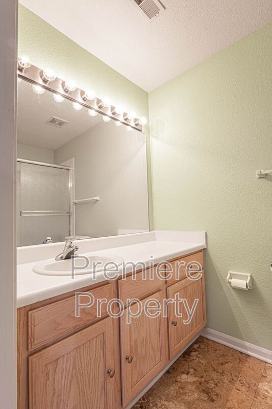 Building Photo - 6102 NE Kensington Dr