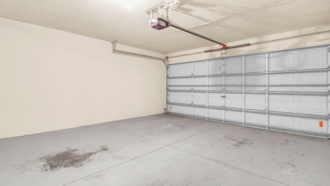 Building Photo - Single Story 3 bedroom 2 bathroom rental h...