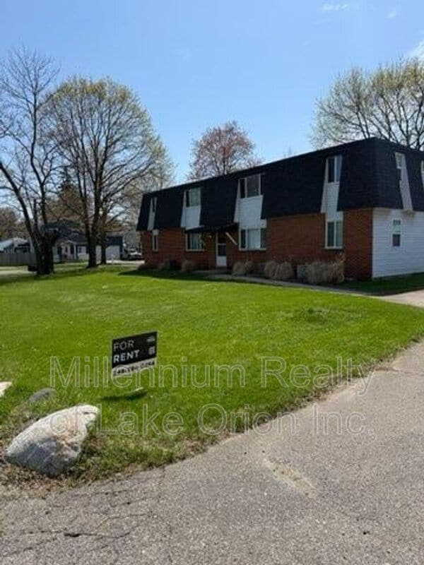 Building Photo - 80 Myron St