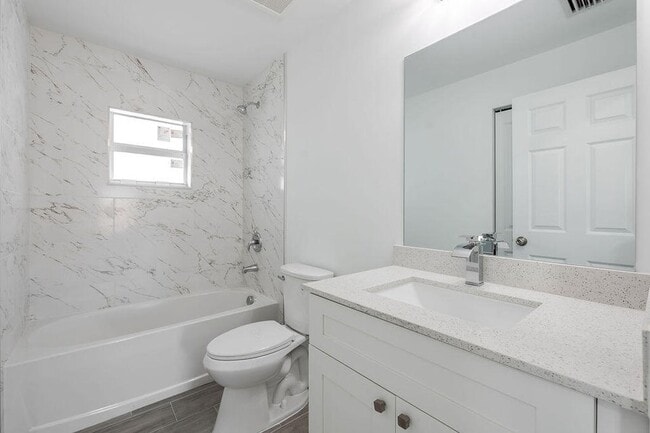 Building Photo - 3244 Jefferson St