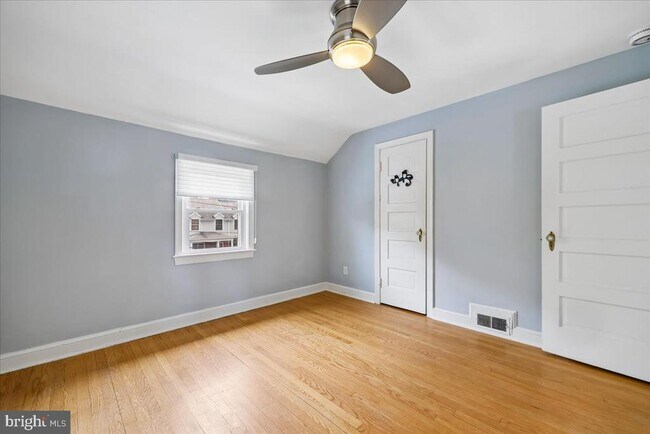 Building Photo - 4525 N Chelsea Ln