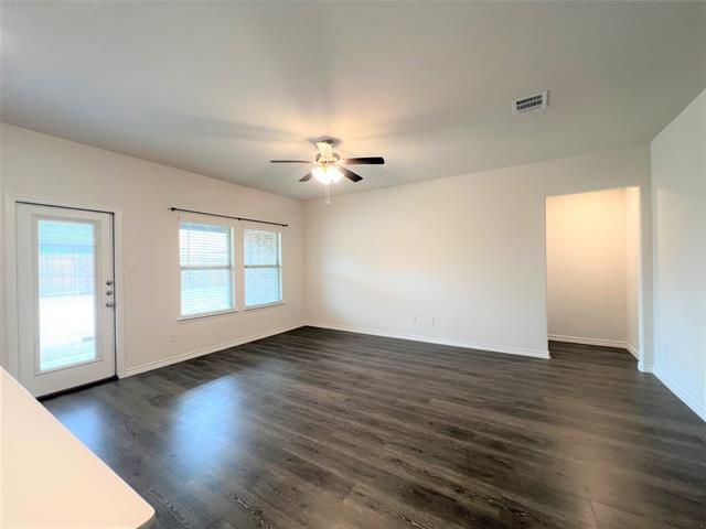Building Photo - 812 Goldenrod Ln
