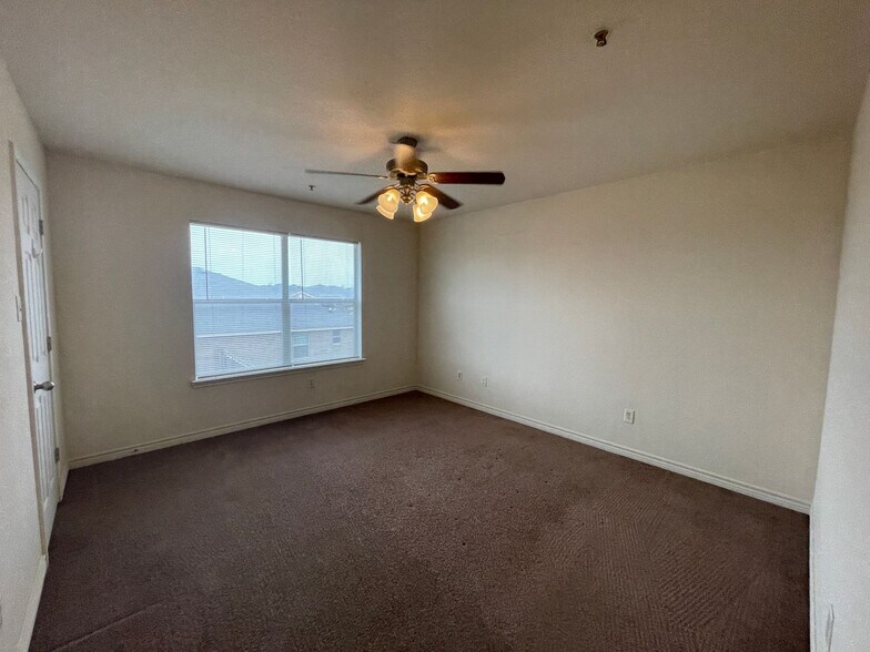 Building Photo - 4006 Cambridge Dr