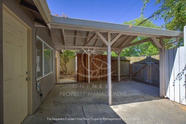 Building Photo - Tahoe Park Bugalow, move in ASAP