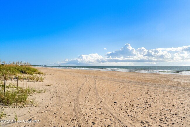 Building Photo - 8000 Ridgewood Ave