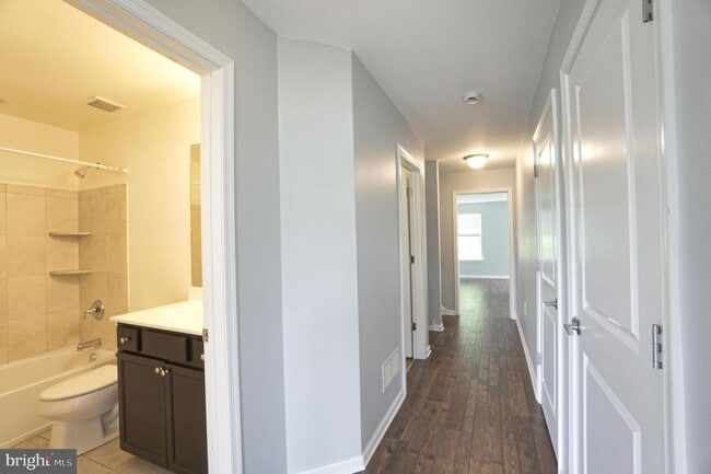 Building Photo - 1003 Chapman Cir