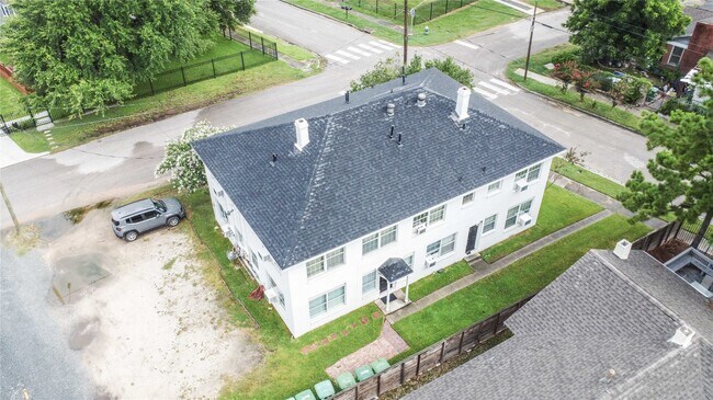 Building Photo - 903 Oakhurst St