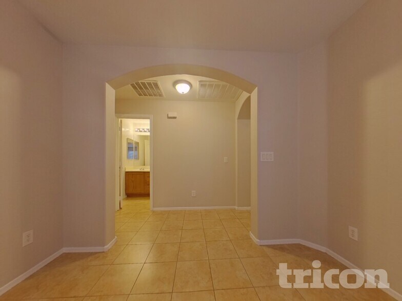 Building Photo - 30266 W Earll Dr