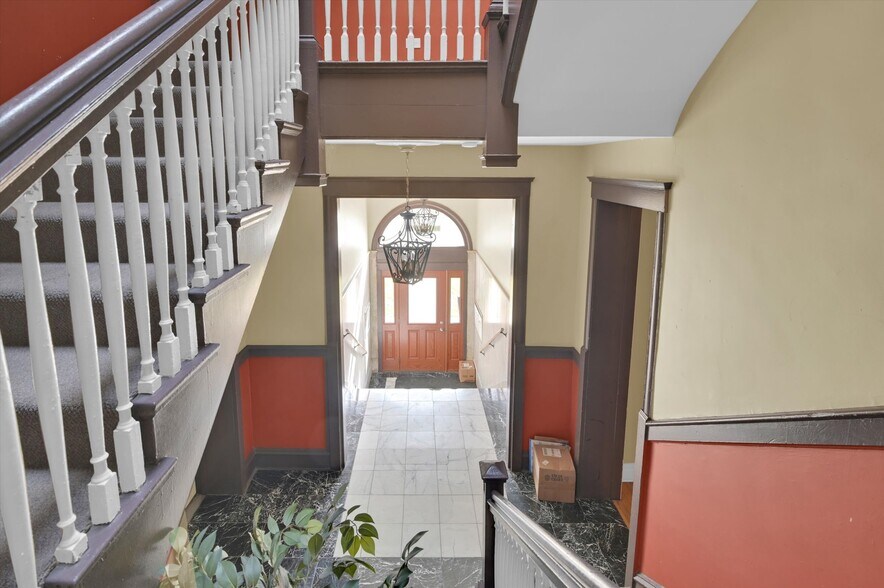 Building Photo - 4856 S Prairie Ave