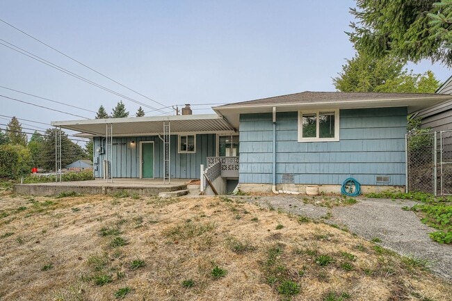Building Photo - Charming, Recently Updated 3 Bed West Seat...