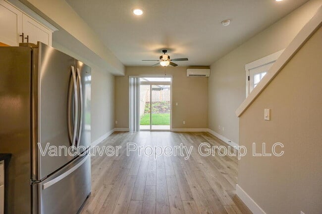 Building Photo - 2217 E Juniper Cir