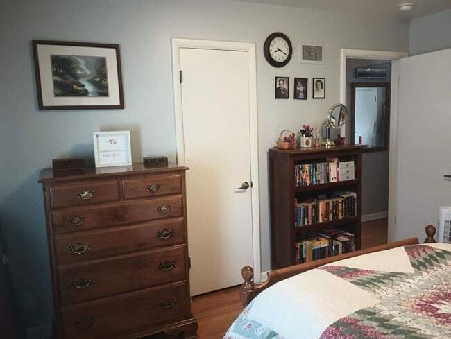 Building Photo - 2 Bedroom Townhouse in the heart of Tennyson!