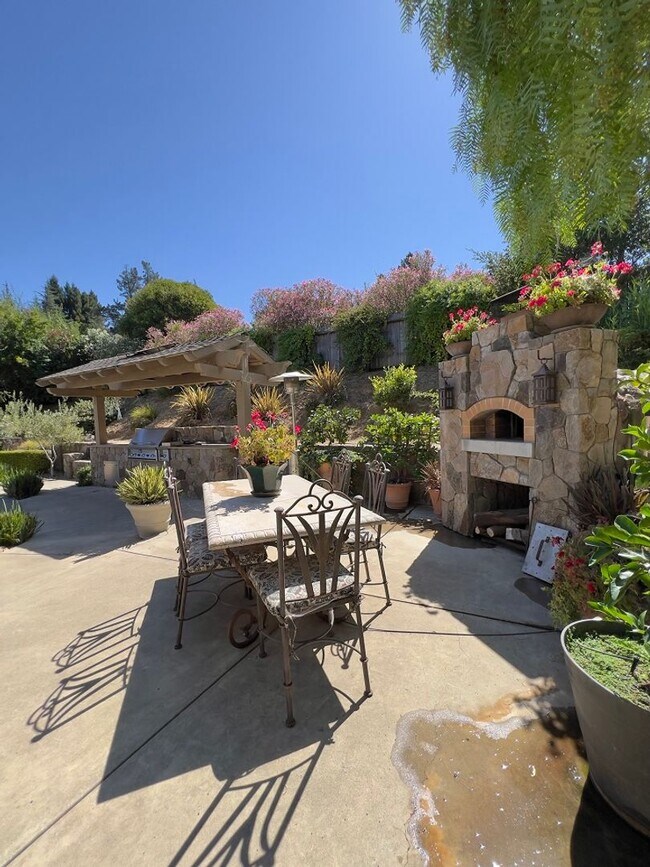 Building Photo - Stunning Single Level Browns Valley Home