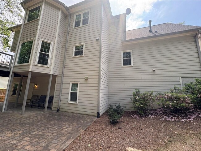Building Photo - 10575 Aviary Dr