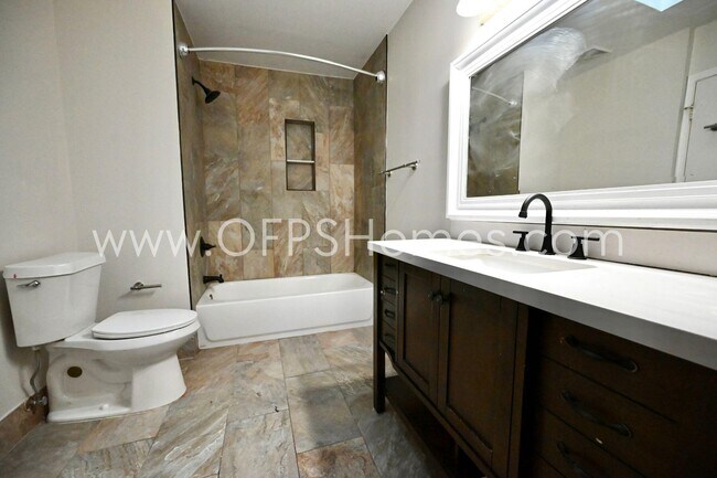 Building Photo - 206 Fourth St SE