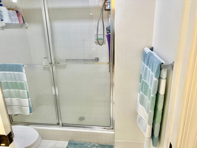 Building Photo - 7831 Granville Dr