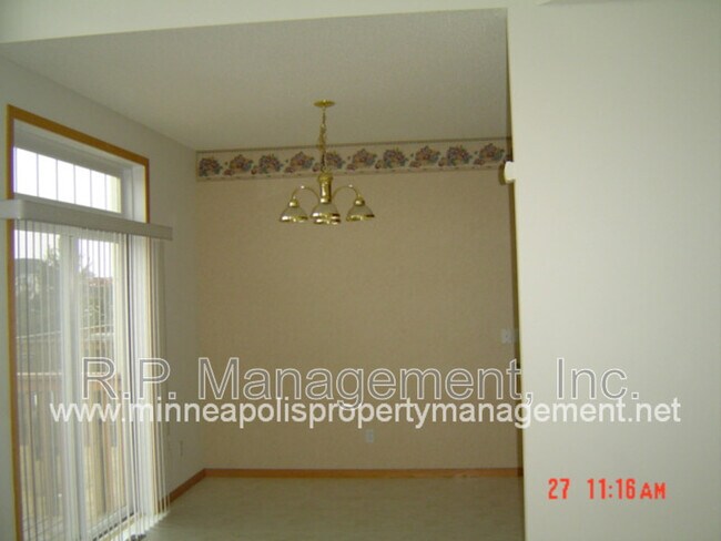 Building Photo - 15220 Florist Cir