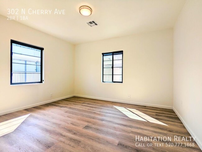 Building Photo - Gorgeous 2 bed/1 bath University Newly Ren...