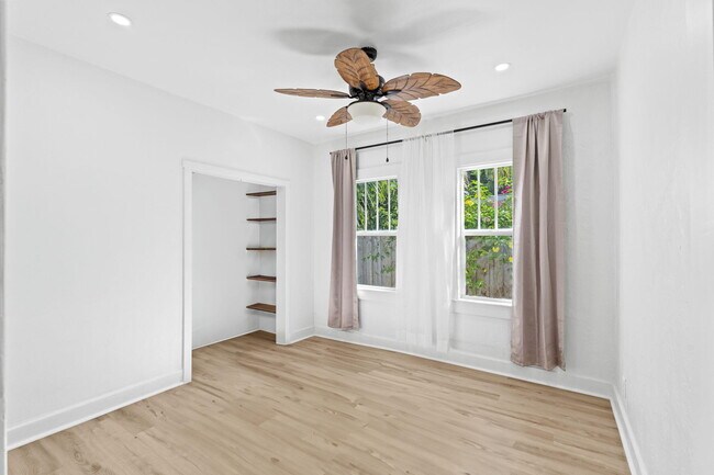 Building Photo - 715 Kaye St