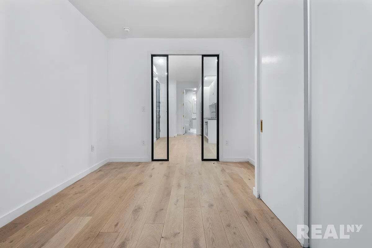 Building Photo - 93 Hicks St