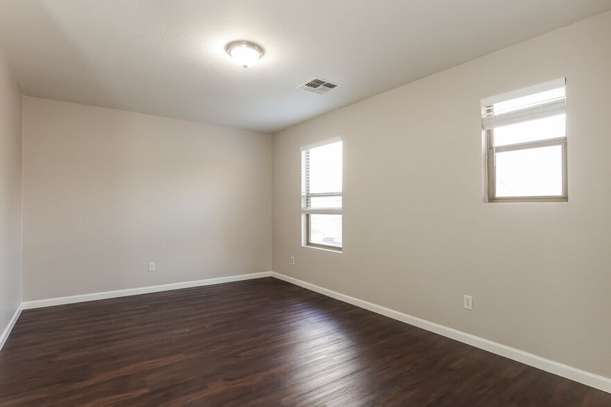 Building Photo - 9415 Virginia Ave