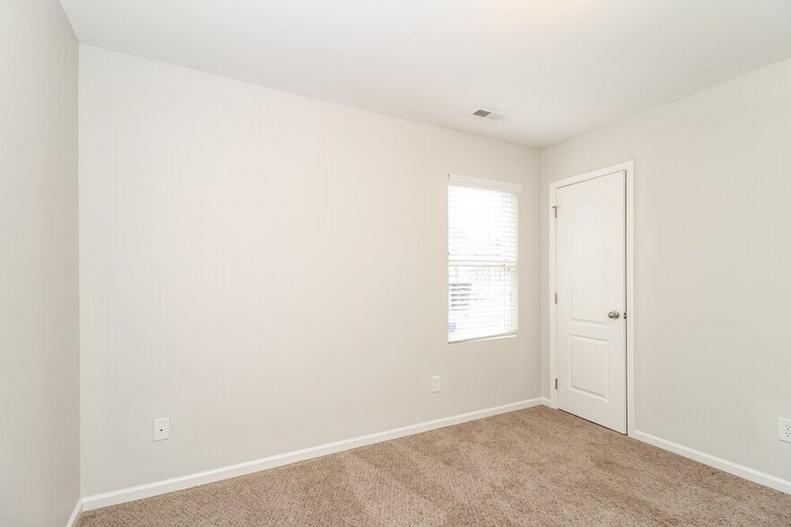 Building Photo - 3720 Cheshire Woods Dr