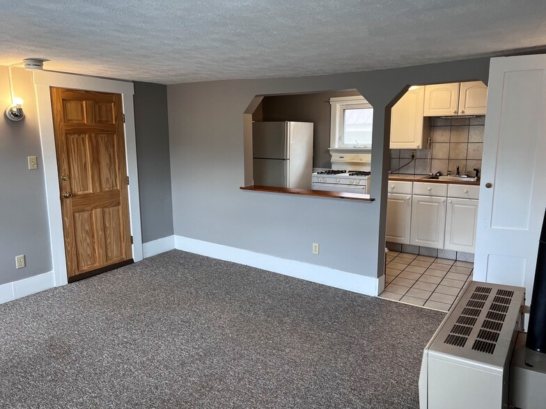 Building Photo - 17 Elm St