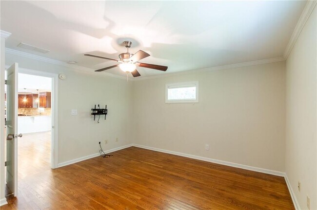 Building Photo - 3014 Skyland Dr NE