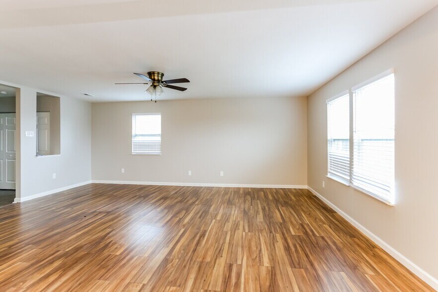 Building Photo - 346 Constance St