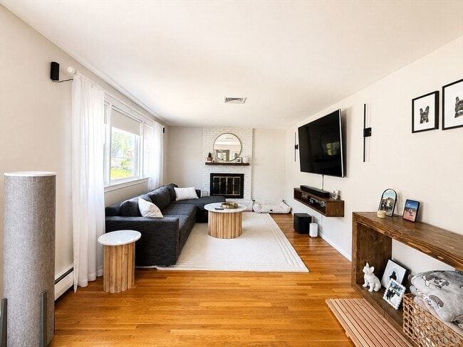 Building Photo - 12 Seneca Rd