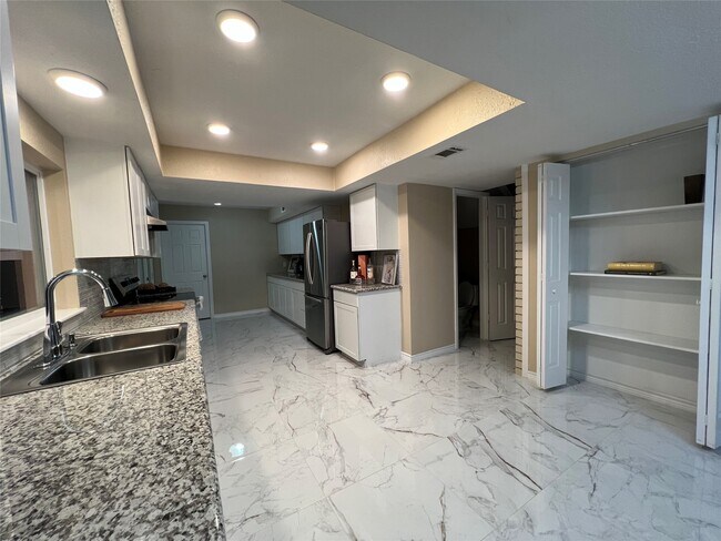 Building Photo - 15138 Tresch Ln