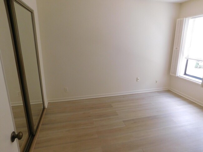 Building Photo - 5660 Piping Rock Dr