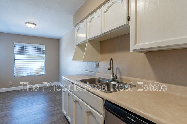 Building Photo - 16657 E Gunsight Dr